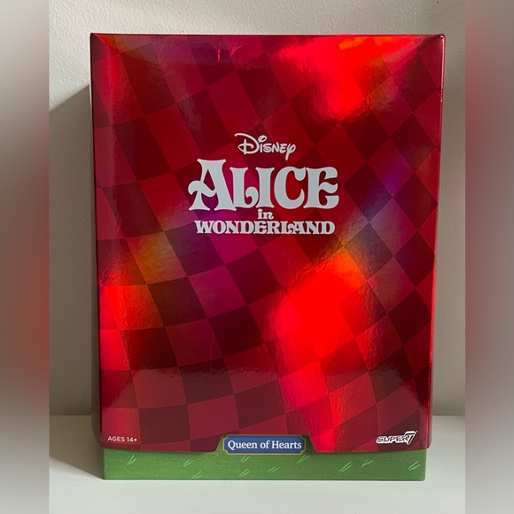 Disney Ultimates Alice in Wonderland Queen of Hearts 7-Inch Scale Action Super7 - Picture 2 of 8